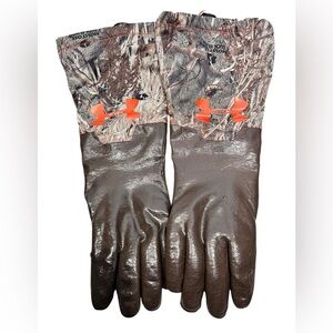 Under Armour waterproof hunting gloves, large, Mossy Oak camo, Duck hunting NEW
